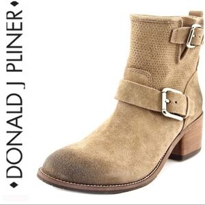 Donald J. Pliner Willow OL grey bootie, 7.5. CB2169